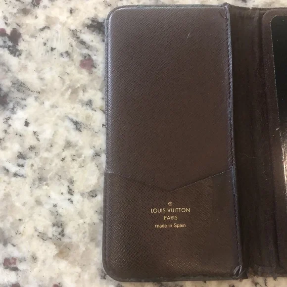 🎉🎉🎉HOST PICK 🎉🎉🎉 Authentic Louis Vuitton Paris Folio MNG 7+/8+ IPhone Case